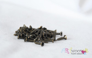 Skrutka antik 4x10 mm