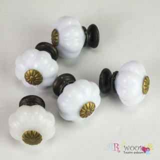 Kovová úchytka Kvietka - 2,5cm/porcelán - 1ks